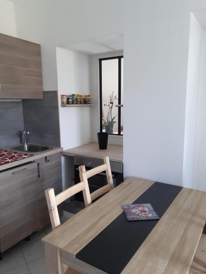 Studio En Plein Centre Ville - 2 A 4 Personnes Tence Eksteriør billede